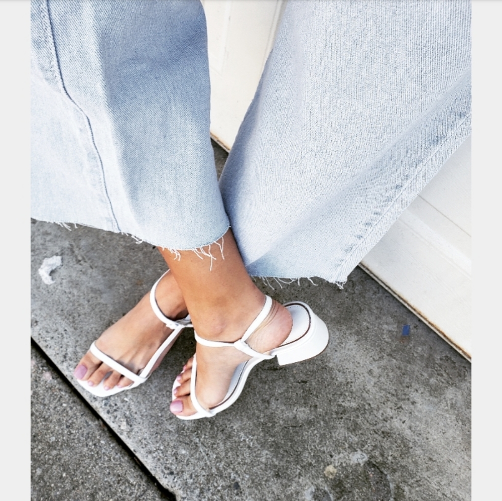 🚨//Mis Amores Collection//White Sandal - Picture 2 of 7